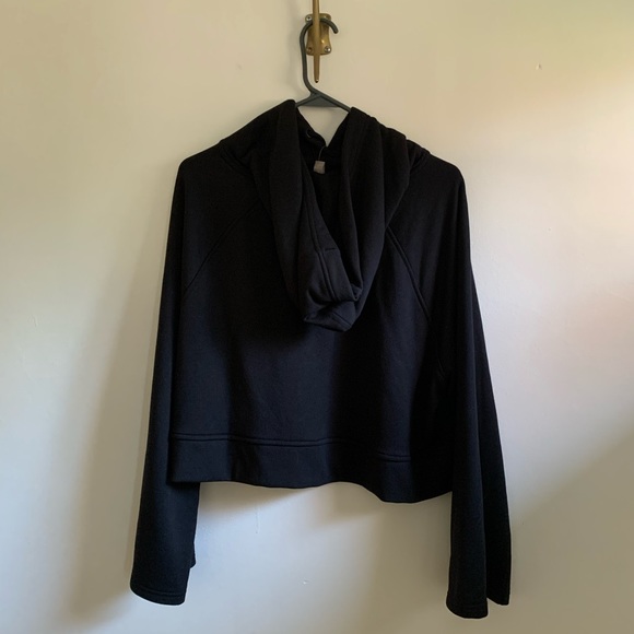 cropped black sweatshirt - Picture 3 of 3